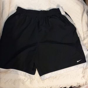 sz Lg.(14-16)/ women's sm NIKE Basketball shorts